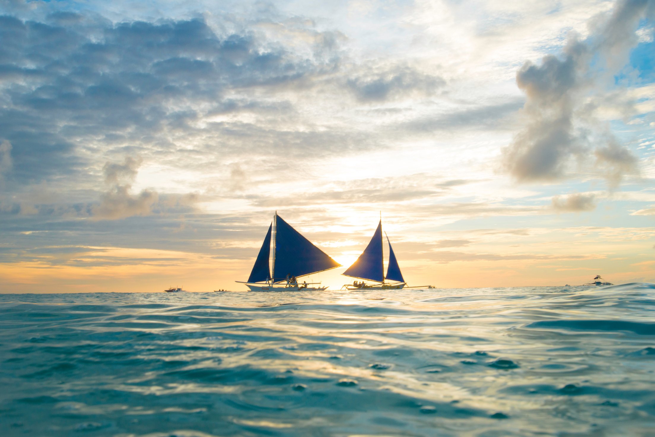 Sailing Boat๏ผsea